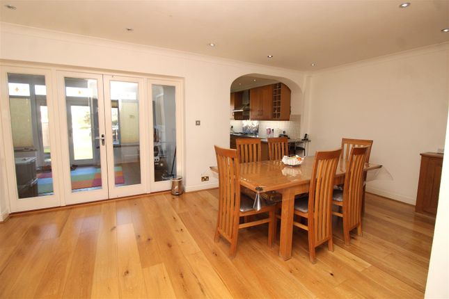 35,, Sherwood Avenue, Potters Bar photo 2