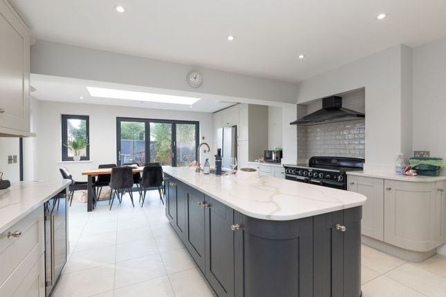 9 Palace Gardens, Royston photo 2