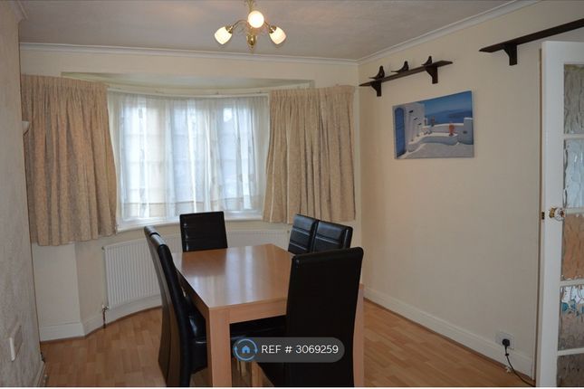 Capthorne Avenue, Rayners Lane, Harrow photo 4