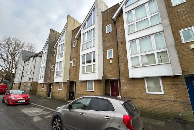 Thumbnail Town house to rent in Beaconsfield Road, Dover