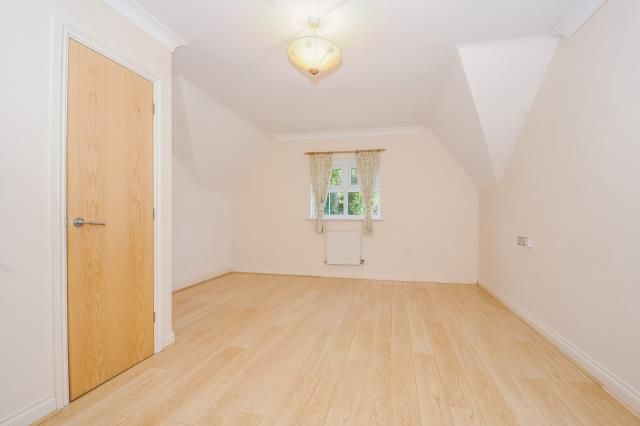 7, Cranbourne Towers, Ascot photo 4
