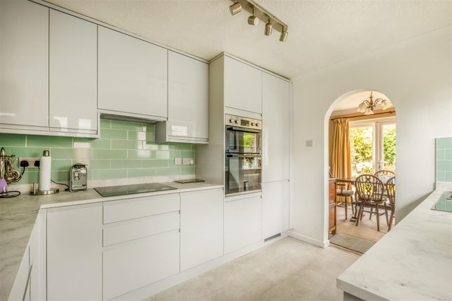 23, Midfields Drive, Burgess Hill photo 2