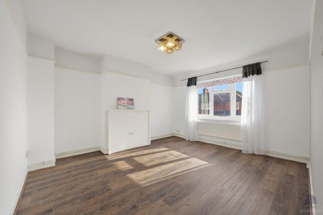 1, Crowland Walk, Morden photo 4