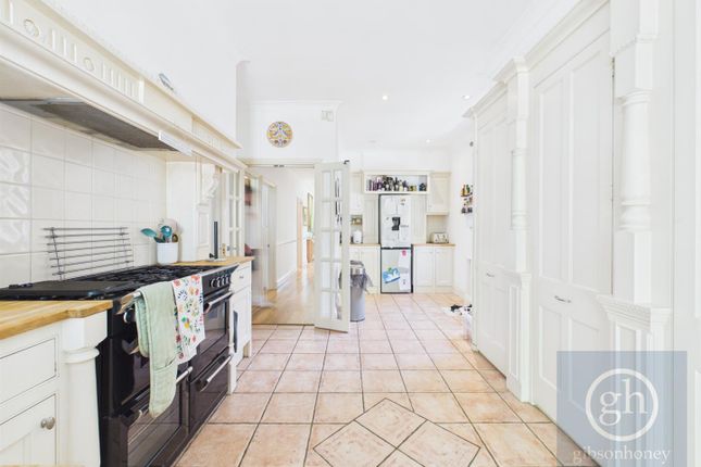 18, Copthall Road East, Middlesex photo 2
