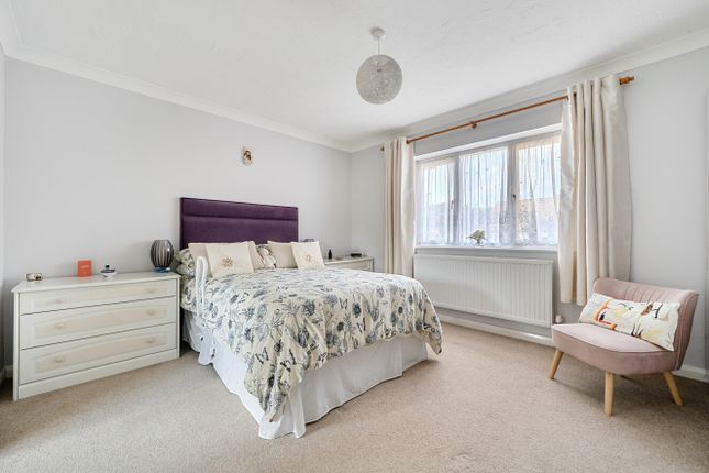 12, Wiggett Grove, Bracknell photo 4