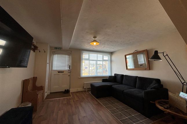 2 Bell Cottages, Medina Road, Cowes photo 3