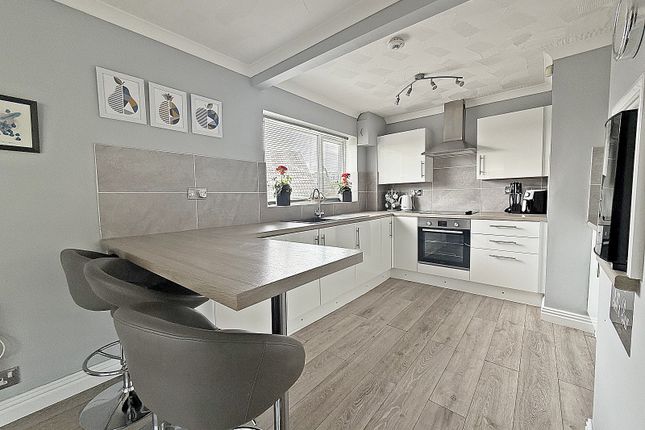 6, Summerfield Drive, Pontyclun photo 3