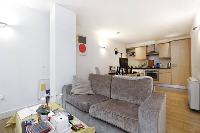 Flat for sale in Artichoke Hill, London