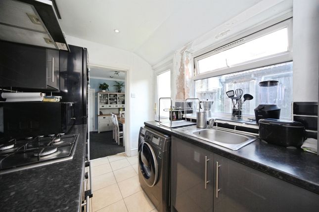 163, Dallow Road, Luton photo 2