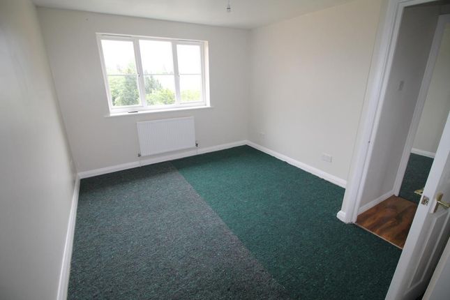 Flat to rent in The Maltings, Romford