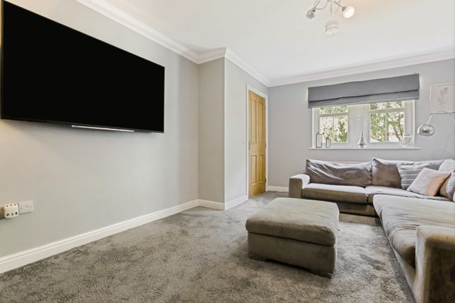 17 Bizzyberry Crescent, Biggar photo 3