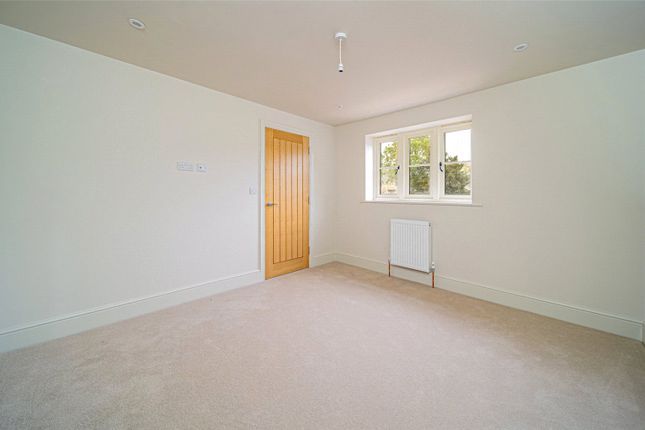 9 Redlynch Gardens,, Butt Street, Stroud photo 4