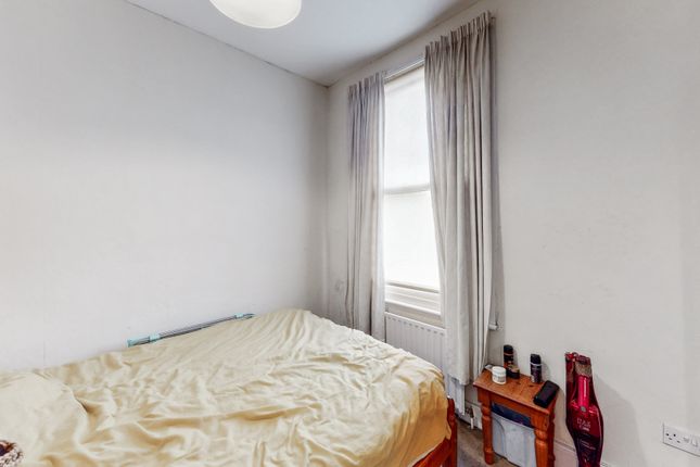 Flat to rent in Churchfield Road, Ealing