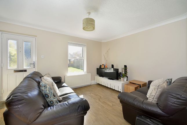 Flat 4, Bakers Yard Molyneux Road, Godalming photo 3