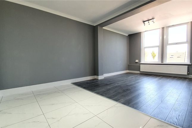 Flat to rent in Station Road, Harrow, Middlesex