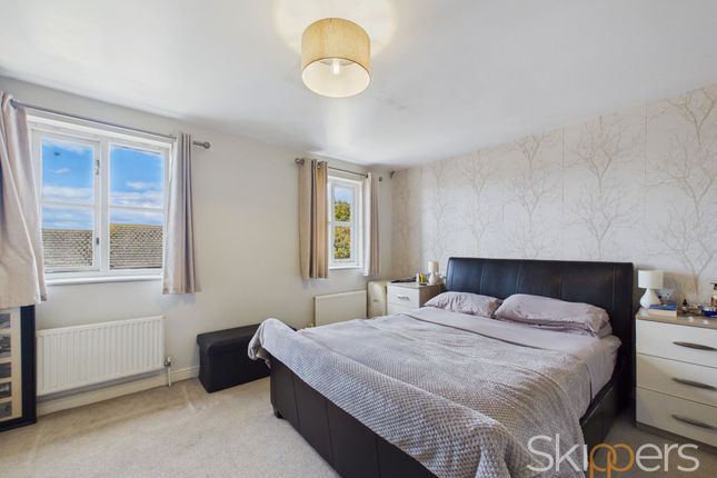 15 Surtees Close, Ashford photo 4