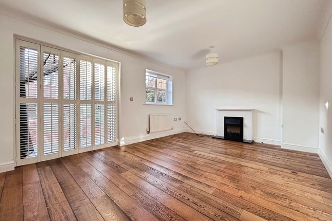 4, Stockbridge Road, Fleet photo 2