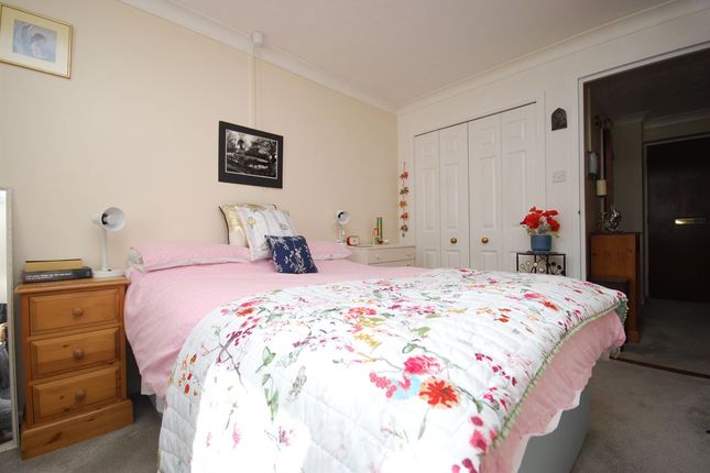 Flat for sale in Oakland Court, Kings Road, Herne Bay