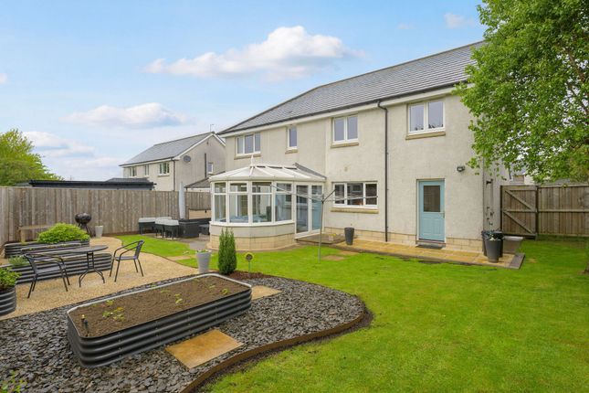 22 Ringans Lane, Stirling photo 4