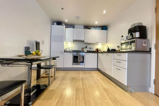 Flat 9,130, Webber Street, London photo 2