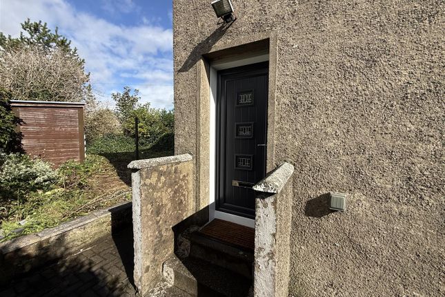 22, Stark Avenue, Duntocher photo 2