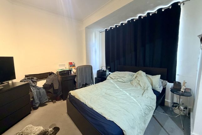 28 Radbourne Avenue, Ealing photo 5