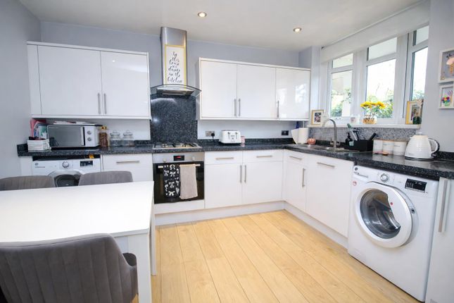 336, Toms Lane, Kings Langley photo 2