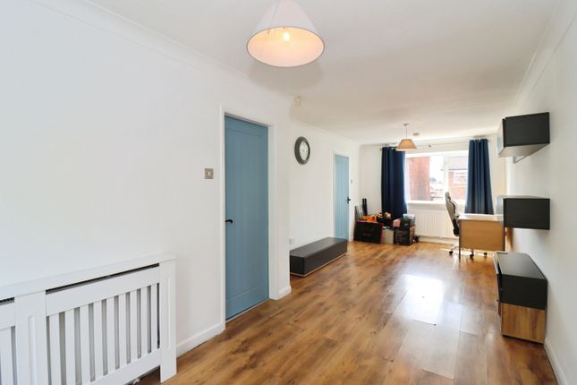 7, Forest Drive, Chesterfield photo 2