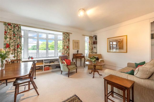 Flat to rent in Rosscourt Mansions, Buckingham Palace Road, Westminster