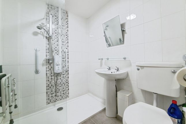 Flat 3, Exmouth Court,, Long Causeway, Devon photo 3