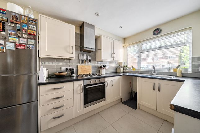 14, Fitzroy Close, Southampton photo 4
