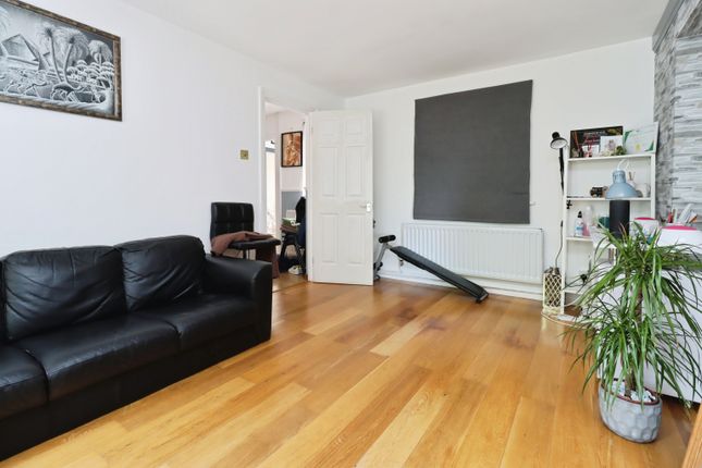 26, Dinthill, Telford photo 2