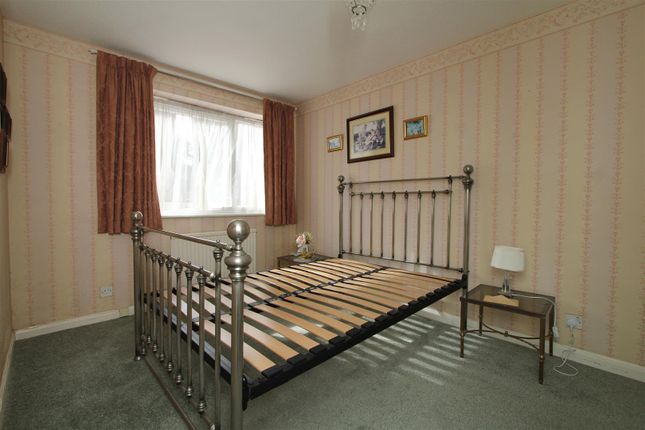 2, Sutton Close, Beckenham photo 3