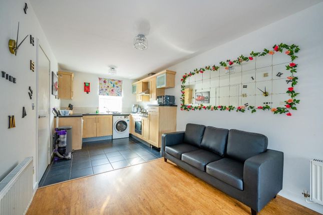 27 Raynville Gardens, Leeds photo 4