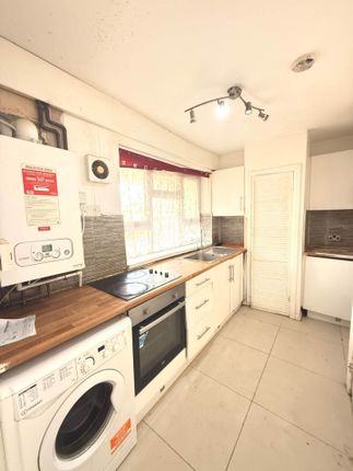 Baird Avenue, Southall photo 4