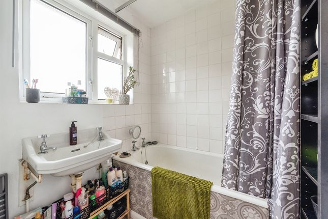 End terrace house for sale in Bailey Road, Newark