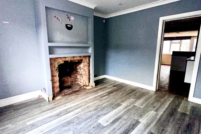 26, Wembley Avenue, Lancing photo 5