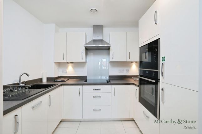 14 Chiltern Place, 59-61 The Broadway, Amersham photo 2