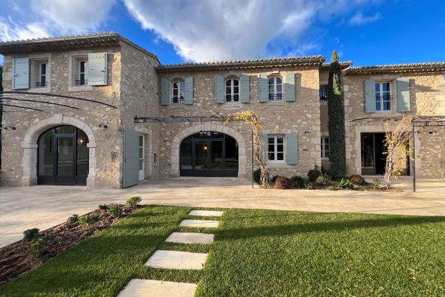Property for sale in Eygalières, Bouches-Du-Rhône, Provence-Alpes-Côte d`Azur, France