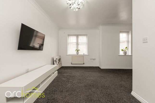 7 Shalebrook Close, Manchester photo 2