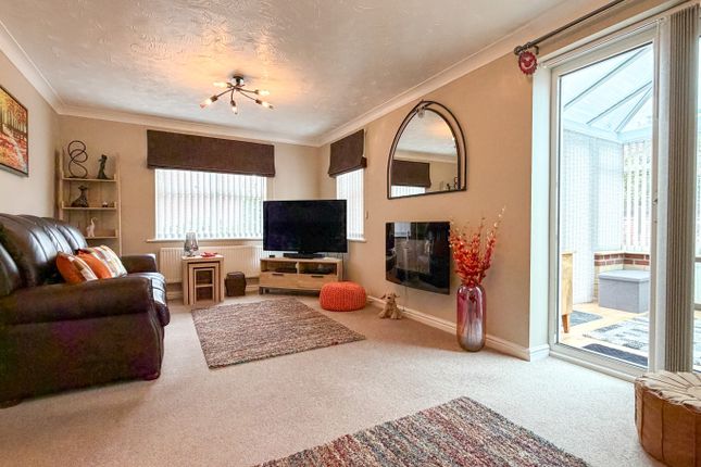 2 Celandine Road, Attleborough, Norfolk photo 2