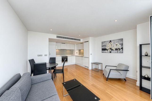 Flat 3909, Landmark East Tower, 24, Marsh Wall, London photo 3