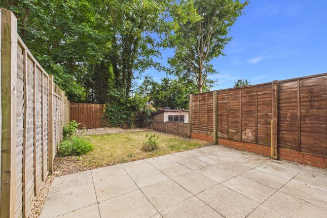 10, Farriers Way, Buckinghamshire photo 2