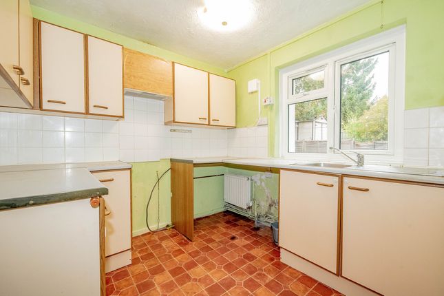 Perring Avenue, Farnborugh photo 5