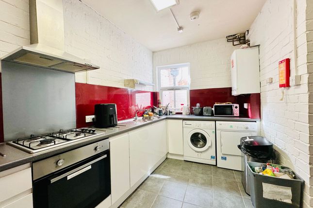 19 Forest Grove, Nottingham photo 3