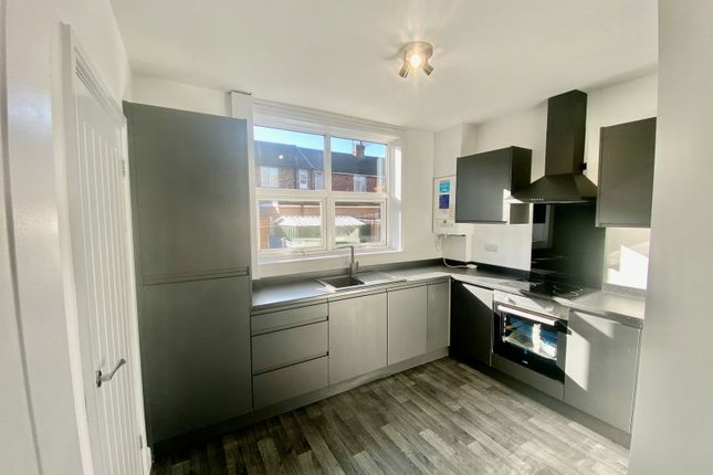 12, Oldham Avenue, Stockport photo 4