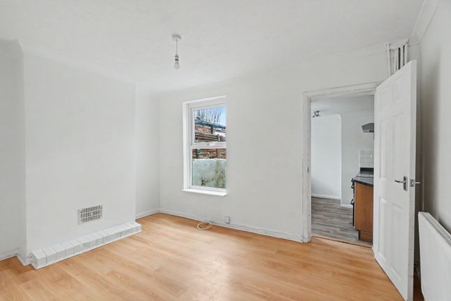 17, Fox Street, Gillingham photo 3