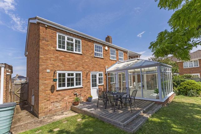 28 Brompton Drive, Maidenhead photo 3