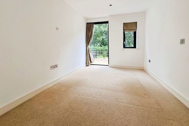 5F, Woodridge, Bridgend photo 4
