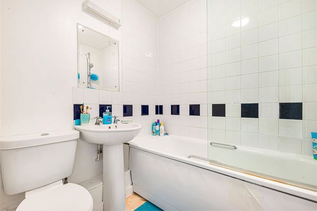 Flat 6, 21, Whippendell Close, Kent photo 4